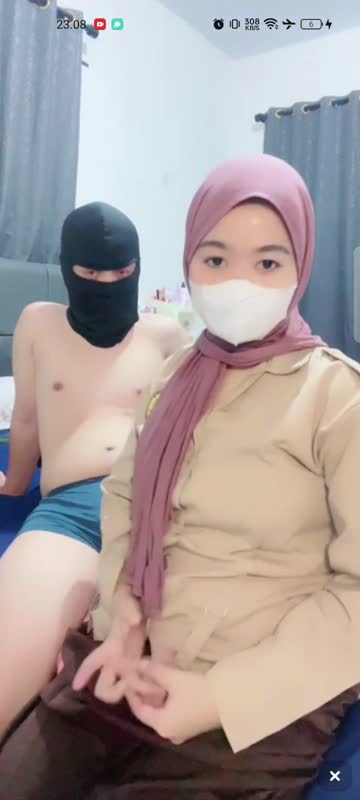 Pembina pramuka memberi pelatihan