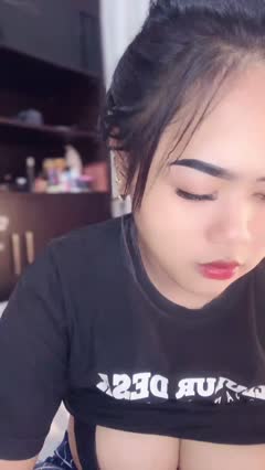 OMANG, DAH DANDAN CAKEP MO DIAJAKIN MAB0K AMA BRONDONGNYA TAPI DIICLIK DULU GAK SIHH 