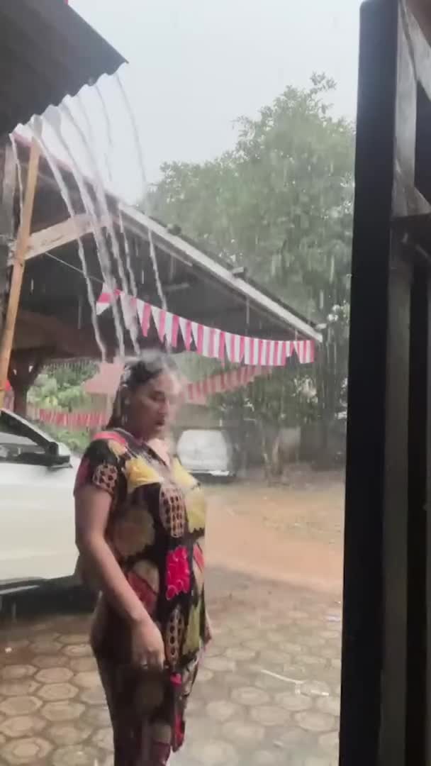 LIVE IG BERLIAN OCHI BASAH-AN TANPA BRA!!!.mp4