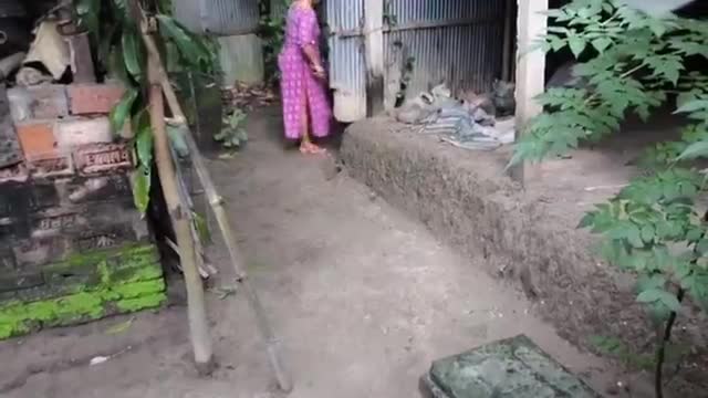 Rayu ngajak entod bude daster pas lagi nyapu