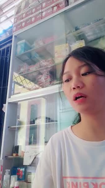 Jengger ayam si penjaga warung.mp4