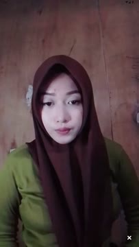 Ukhti Jilbab Cari Cuan Live Sambil Pamer Uting Hitam.mp4