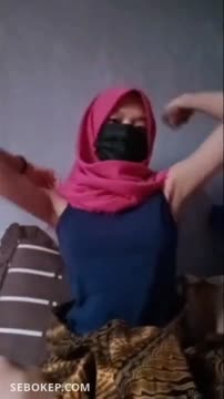 Nina Asanti Jilbab Pink Colmek Pake Terong Sampe Muncrat - LingBokep.mp4