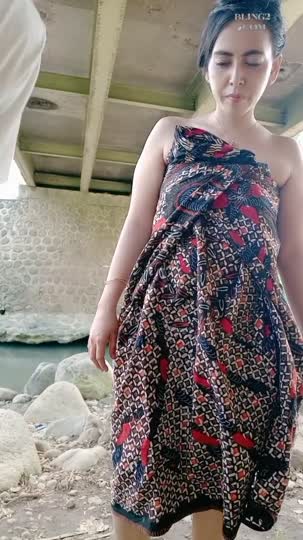 Bokep Indo Mbak Devi Siaran Langsung Mandi di Sungai - PekobsLive - PoopHD