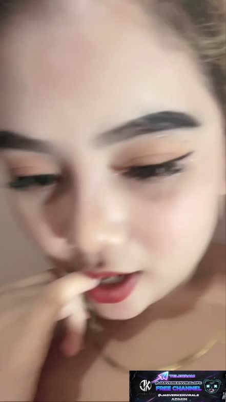Telegram @jasverkenviralofc - Elsaa body montok ponakan tante kina 04 - Bokep Indo Viral.mp4