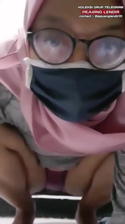 Ukhti Kacamata Buat video colmek takut Ketahuan 5.mp4