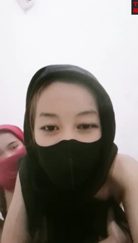 Duo Cewek Jilbab Nyari Duit Sampai Live Colmek.mp4
