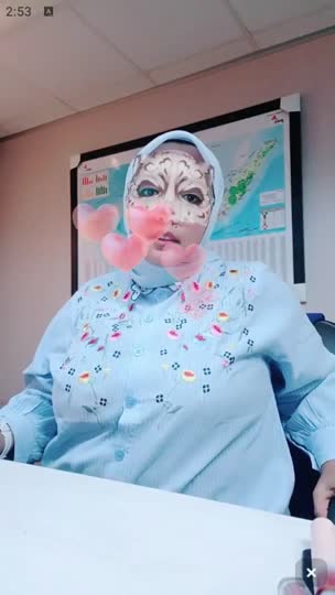 Bu guru spil uting di kantor