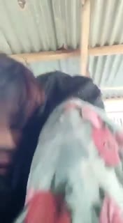 Ngentot cewek berhijab di kursi luar pakai gaya WOT