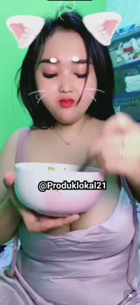 tante diana tobrut spil uting sambil elus2 mimiw.mp4