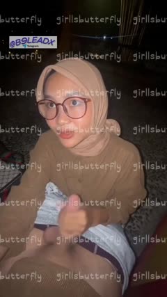 Hijab kacamata Serp0ng pacar di kafe sepi