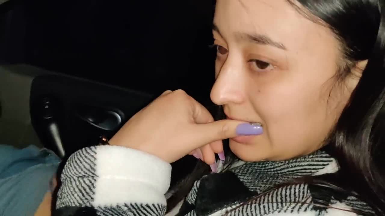 Cewek Galau Di Pinggir Jalan - DoodStream