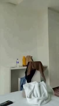 bu guru check in bareng penjaga sekolah waktu istirahat.mp4
