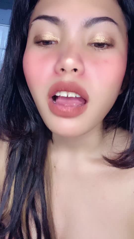 MBAK ZIZEE PULANG KOBAM PENGEN BANGET. TAPI LAGI LDR-AN YAWDAH AJAKIN TEMEN GAWELAH DARI PADA NGANGGUR