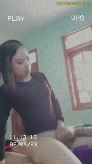 cantik mulus ngentot kontol gede filter VHS tiktok (5)