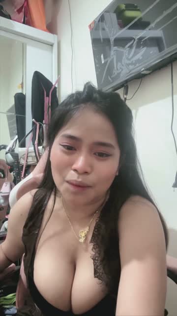 Yang atu Biduan, yang atu mba mbak pengajian..   Tapi klo lagi barengan, bikin gempor jugak nih mass 