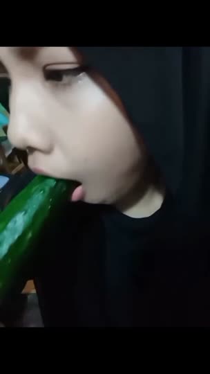 Abg Hijab Imut Jembut Tipis Belajar Colmek Pakai Timun - Bokep Indo Viral 2026.mp4
