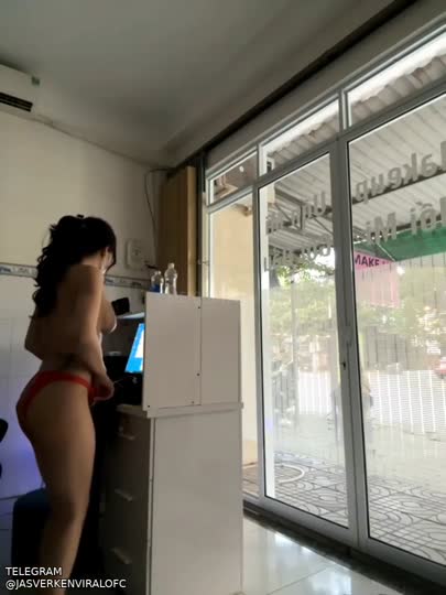 Eksib di tempat kerja 02 - Telegram @jasverkenviralofc - Bokep Indo Viral.mp4