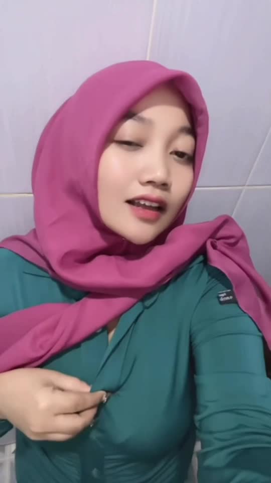 Binor Hijab Cantik Buka Bukaan Toket Menggairahkan - LiveOmek.mp4