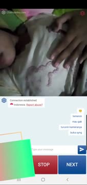 Pamer Toket Bulatnya di OmeTV