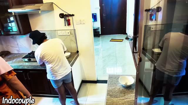 Adik berhijab memanggil saudari suami untuk memeriksa gas tidak bekerja Pasangan bulan madu nikmat di dapur feat Indo Couple Cheating Chubby Moaning Stockings Eating Pussy HD Porn xHamster.mp4