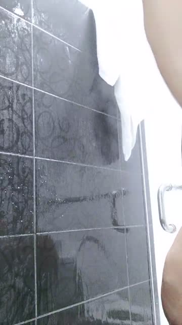 Tante indah live mandi dream