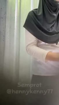 nZvThlFg3-Ngintip WC Kolam Renang.mp4.mp4