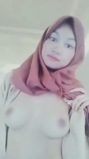 F_ukhti jilbab pelajar esempe pulang sekolah ngirim pap buat guru  - Telegram @kawakawastream.mp4