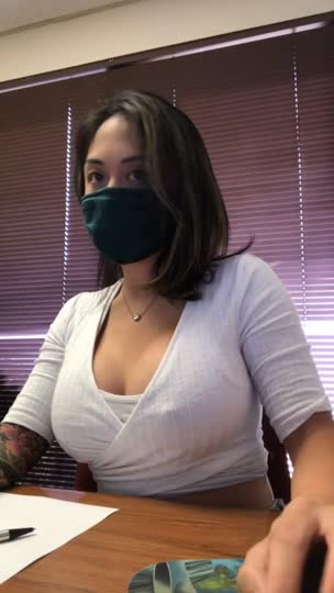 Ngonten spill booba di kantor.mp4