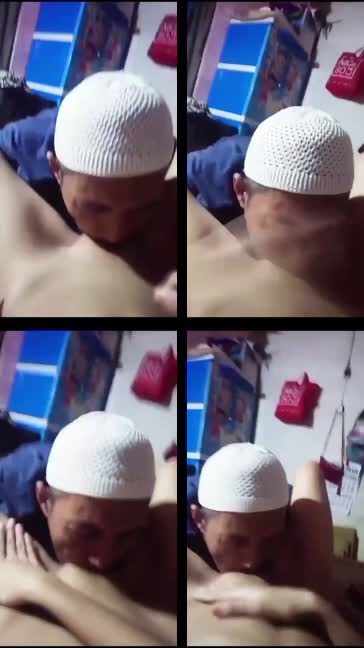 Ketahuan colmek sama bapak bukan nya dimarahin malah dibantuin.mp4