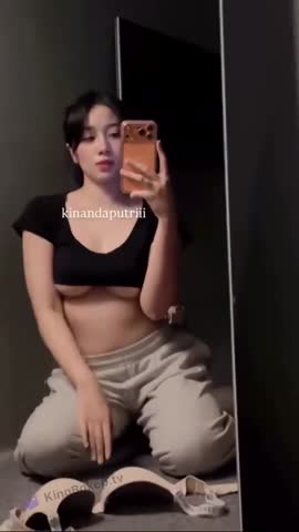 Video Selebgram Kinanda Putri Joget Tiktok.mp4