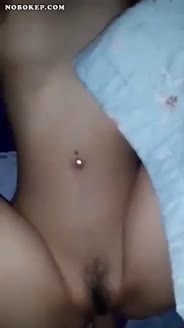 Bokep Indo Ngentot Memek Sempit Hampir Crot di Dalem