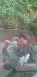 ngintip abg pacaran di belakang rumaj
