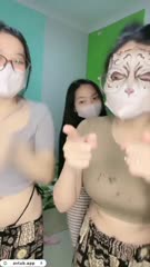 Trio Cewek Lesbi Saling Barbar