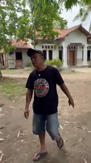 Paling males emang kalo main kelereng dipinjem abang-abang #short #lucu #komedi - omped_visual (360p, h264).mp4