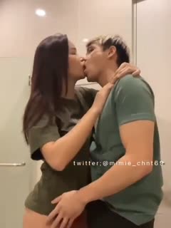 adik kaka wc mall.mp4