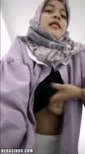 Bokep Indo Zilla Hijab Cantik Remas Toket BOKEPUP COM mp4