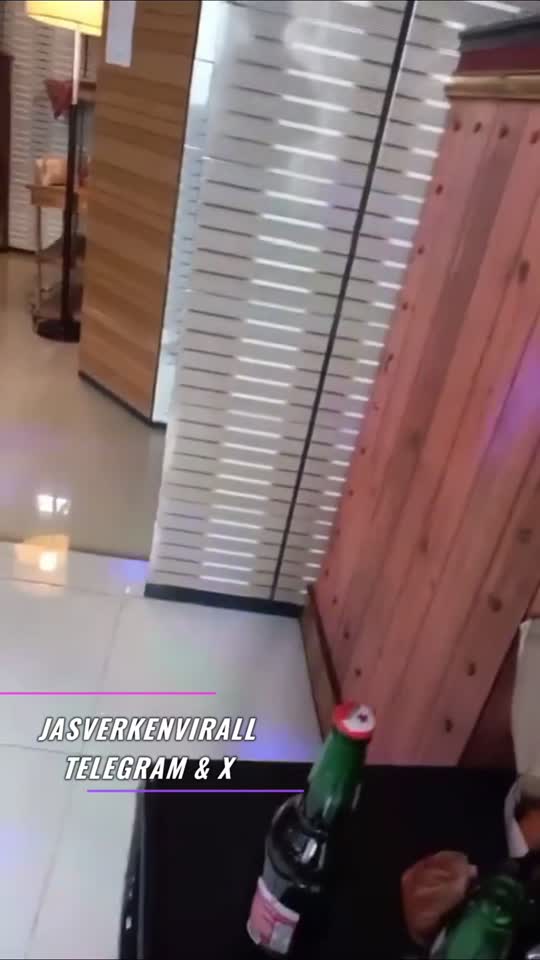 Telegram_@jasverkenvirall_-_Nyewa_LC_karaoke_bugil_lagi_rame_-_Bokep_Indo_V.mp4.mp4