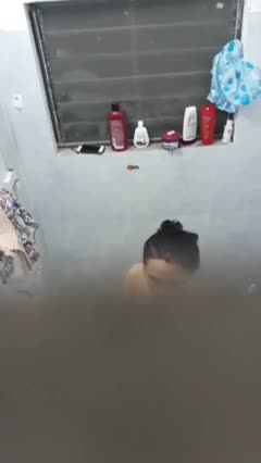 Intip Kamar Mandi