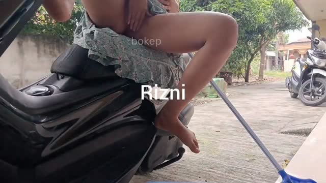 nekat banget omek di depan rumah .mp4