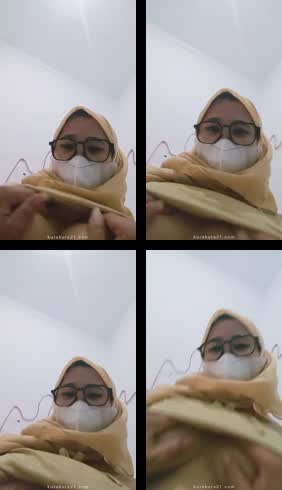 jeslyn jilbab binal WOT sama laki orang (BELUM)