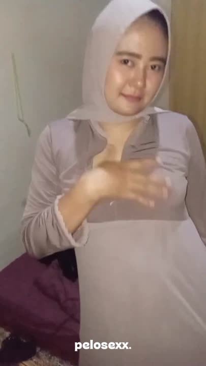 Tante jilbab pengen di puasin keponakan saat suaminya pergi kerja berakhir crot dalam.mp4