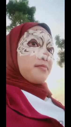 Alisha Penjaga Konter Sepal Sepil di Taman