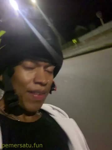 ojek & bule ngentot diatas motor 1