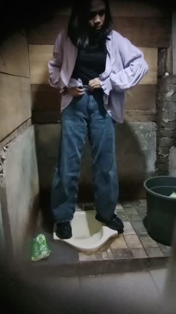 Ngintip toilet cafe bambu 07
