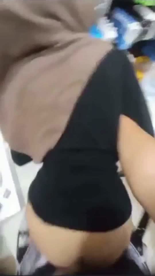 pacarnya di embat di dalam toko ibu pacarnya  di embat didalam mobil.mp4