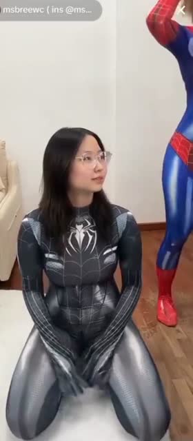Msbreewc X Imyujia. Hitam apa merah nih yang dipakek duluan