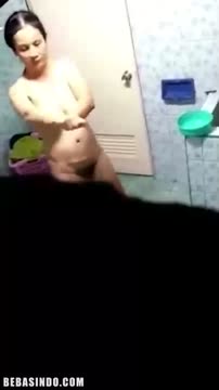 Ngintip Tante Cantik Toge Mandi 4