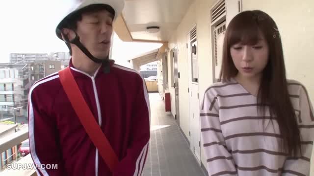 NHDTB-147 Wanita Menikah Punya Waktu 30 Menit Untuk Mengemas Makan Siang Sebelum Suami & Anak-Anaknya Bangun, Tapi Dia Sibuk Melakukan Cumming Pada Ayam Besar Paperboy