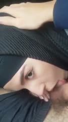 kerudung hitam di mobil sambil emut penys